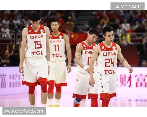 老大与姚明的篮球传奇碰撞：巨星对决与友谊的交织