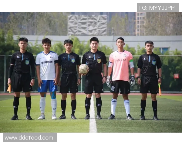 足球明星与成龙相遇时的惊喜反应与互动瞬间揭秘 足球明星与成龙相遇时的惊喜反应与互动瞬间揭秘