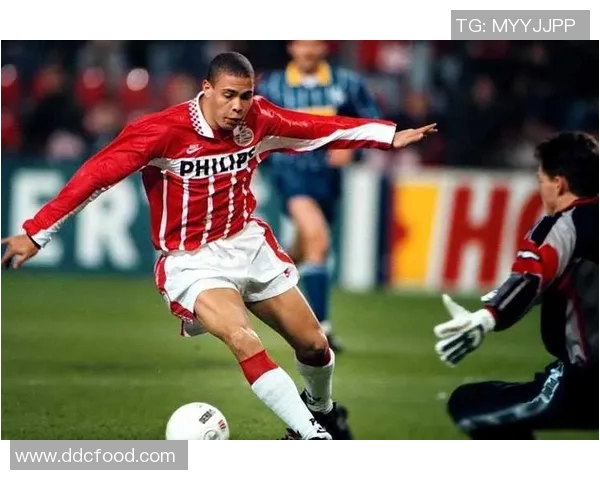 40岁巴西足球明星重返赛场展现传奇风采引发全球关注 40岁巴西足球明星重返赛场展现传奇风采引发全球关注