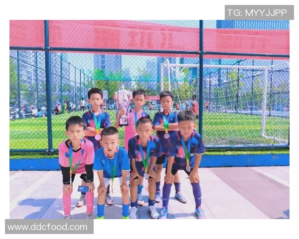 体验足球明星的魅力与荣耀角色扮演带你走进绿茵场的精彩瞬间 体验足球明星的魅力与荣耀角色扮演带你走进绿茵场的精彩瞬间