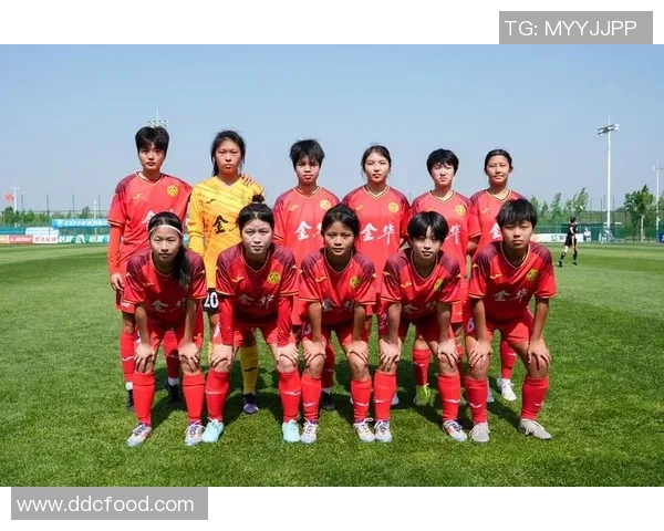 中国足球明星访谈节目揭示背后故事与职业生涯的精彩瞬间 中国足球明星访谈节目揭示背后故事与职业生涯的精彩瞬间